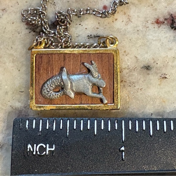 Vintage Capricorn Zodiac Charm Wood Gold Tone Sea Goat Necklace MCM Mythology - Picture 5 of 6